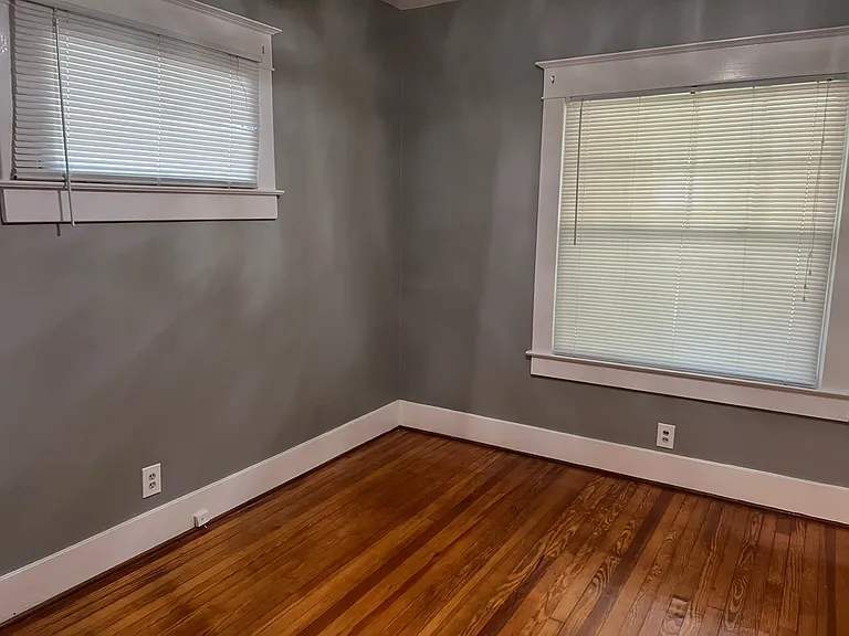 2321 Hawthorne Ave — Photo 12