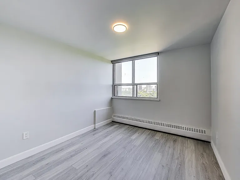 65 Thorncliffe Park Dr #1404 — Photo 6