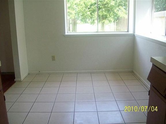 3rd image of 614 Whippoorwill Dr
