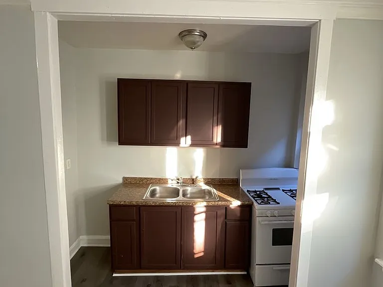 6243 S Ashland Ave — Photo 2