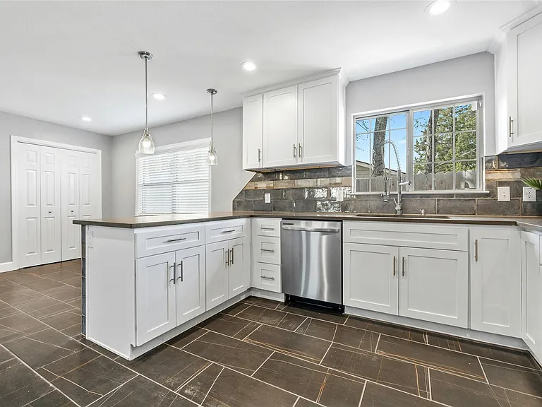 5503 Manor Rd — Photo 10