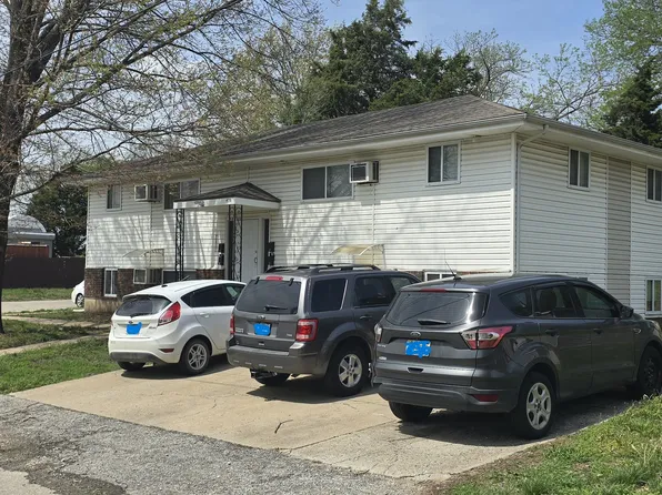 400 Dewey St APT A, Grandview, MO 64030