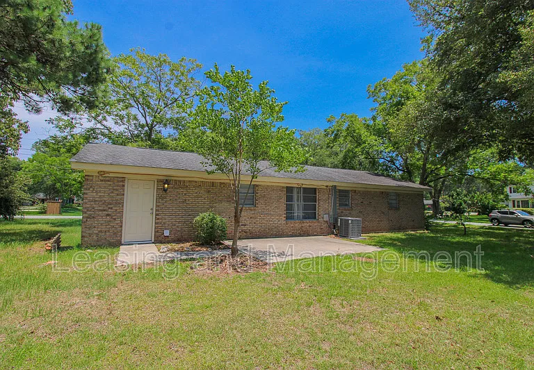 305 Millcreek Dr — Photo 28