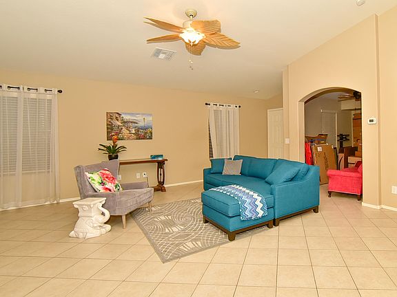 5th image of 372 W Dexter Way