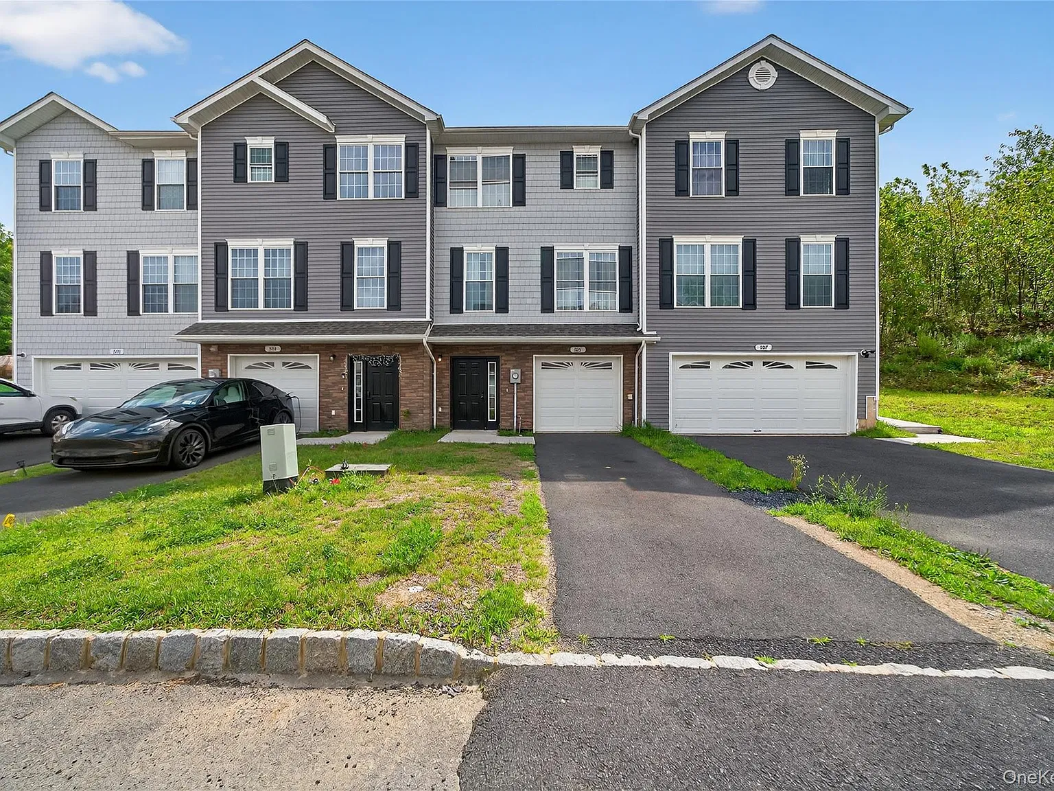 3 bed, 4.0 bath, 2550 sqft, $3,500 — Photo 2