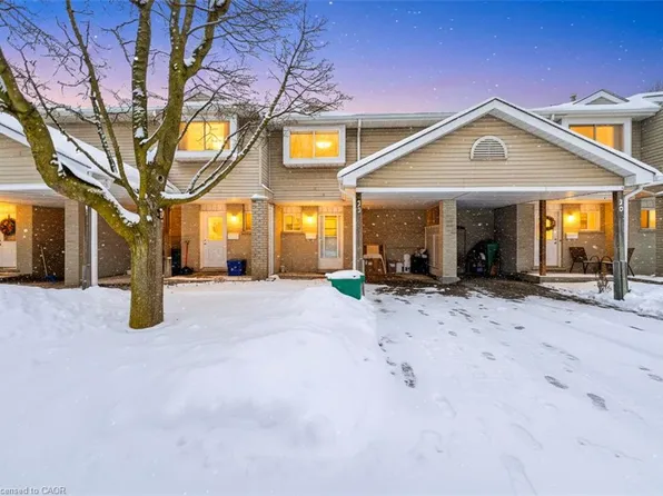 125 Sekura Cres #12, Cambridge, ON N1R 8B4