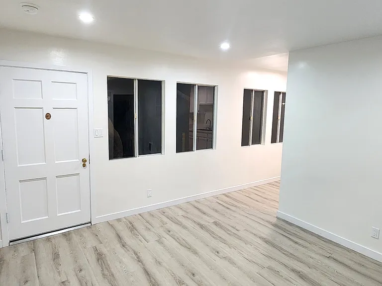 2574 Southern Ave #B — Photo 10