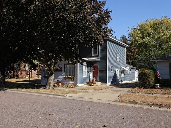 2nd image of 910 N 7th St