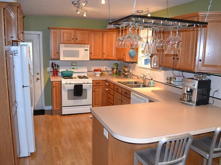 1425 Sigsbee St SE — Photo 3