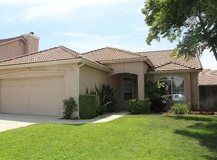 674 Applegate Ave, Clovis, CA 93611