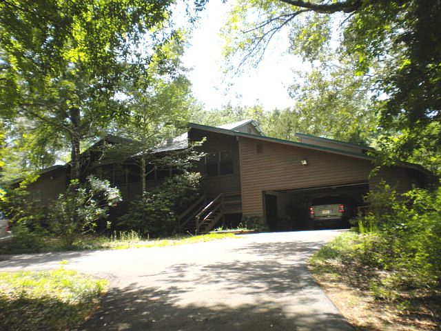 1st image of 1096 Highlands Cres