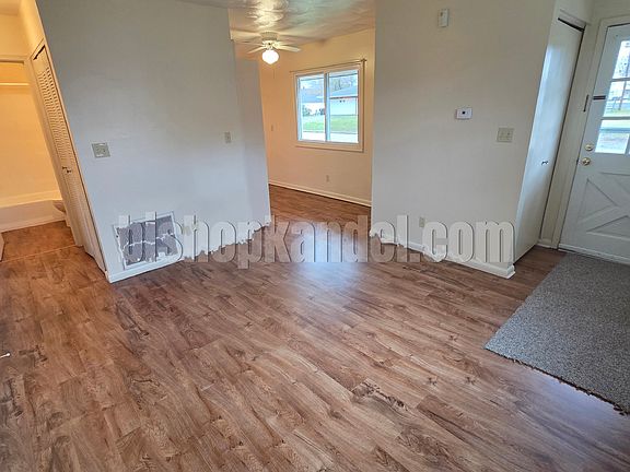 3rd image of 1115 Linden Ave