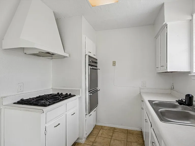 12639 Chiswick Rd — Photo 8