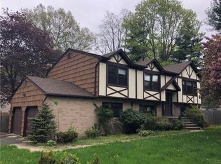 1028 Feather Bed Ln, Edison, NJ