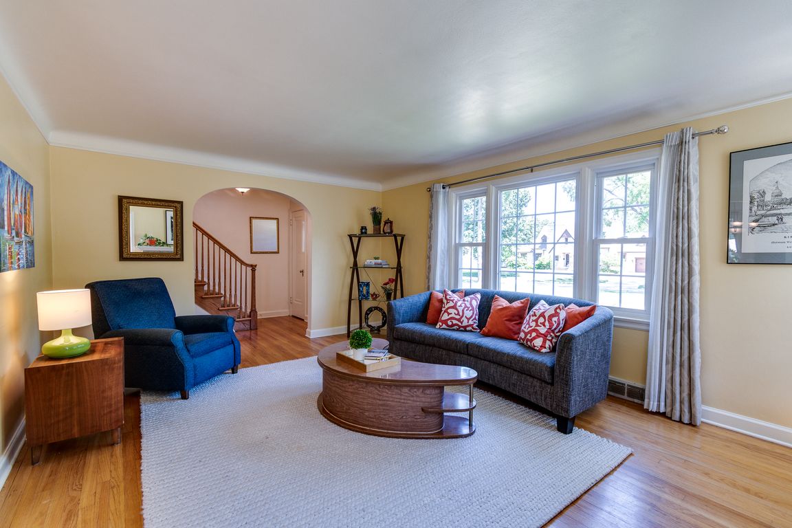 next background image