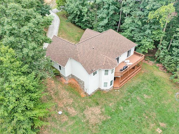 3rd image of 132 Pointe O Woods Dr