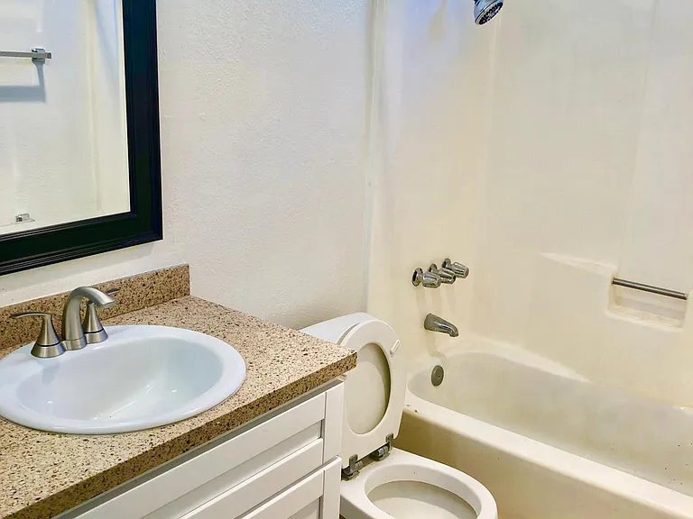 260 Lloyd St #7 — Photo 8