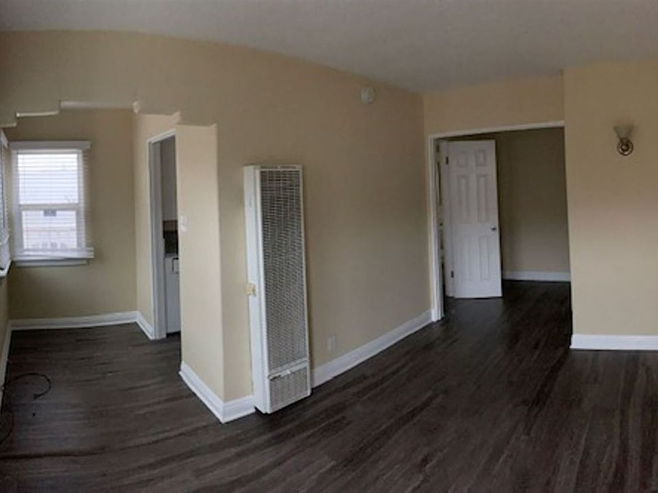 1st image of 131 10th St #131