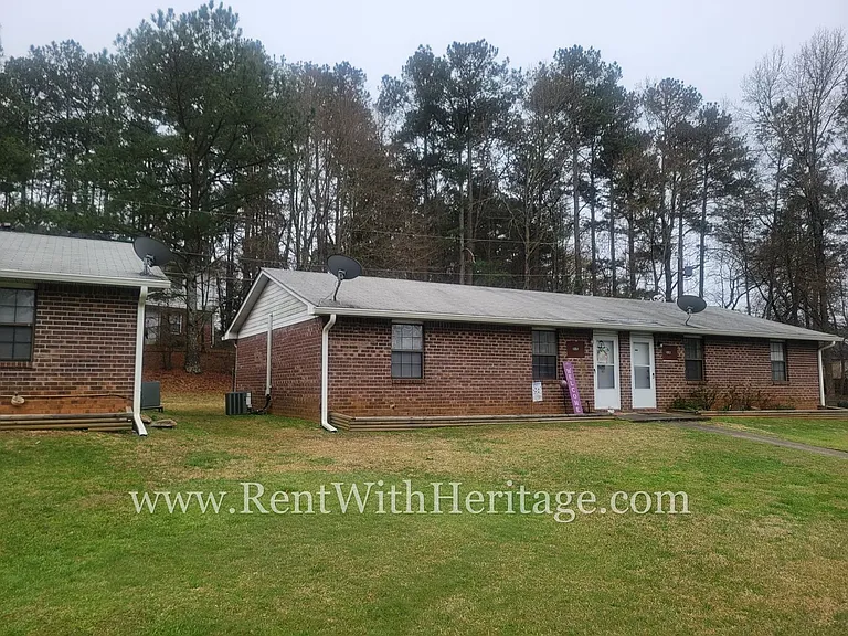 1049 Old Powder Springs Rd SW — Photo 17