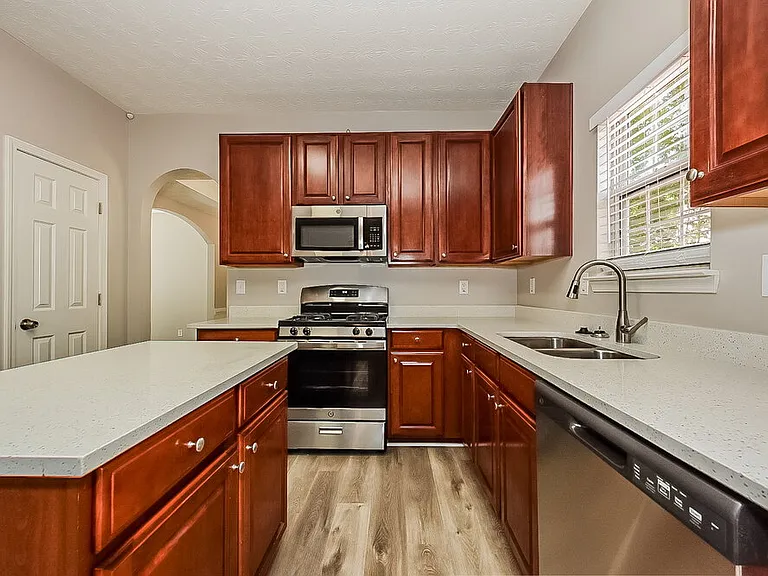 135 Greenland Dr — Photo 8