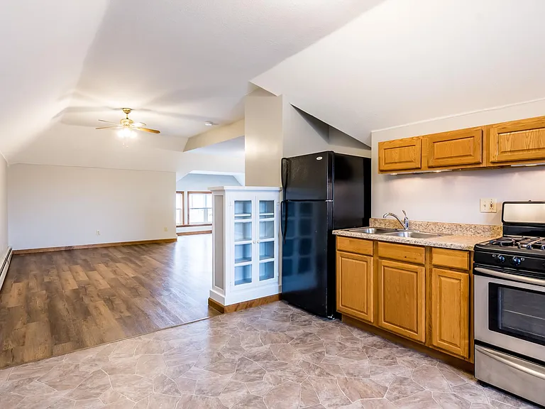 535 W Berry St #5 — Photo 10