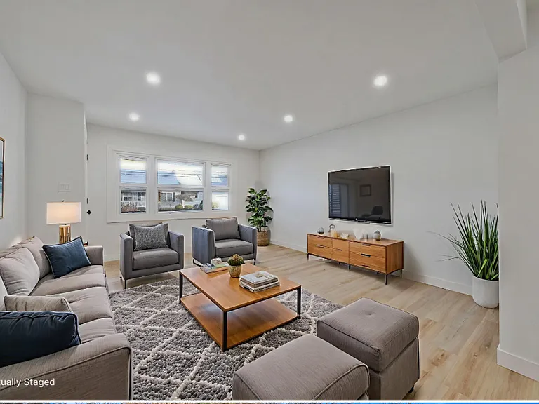73 Midwood Ave — Photo 6