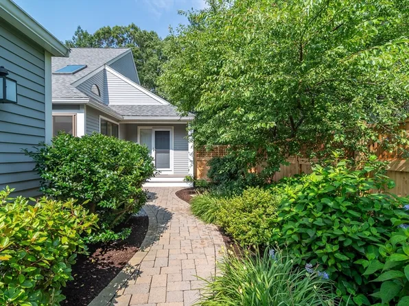 12 Cutting Cross Way Unit 12, Wayland, MA 01778