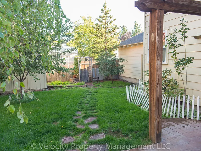 2954 NE Red Oak Dr — Photo 15