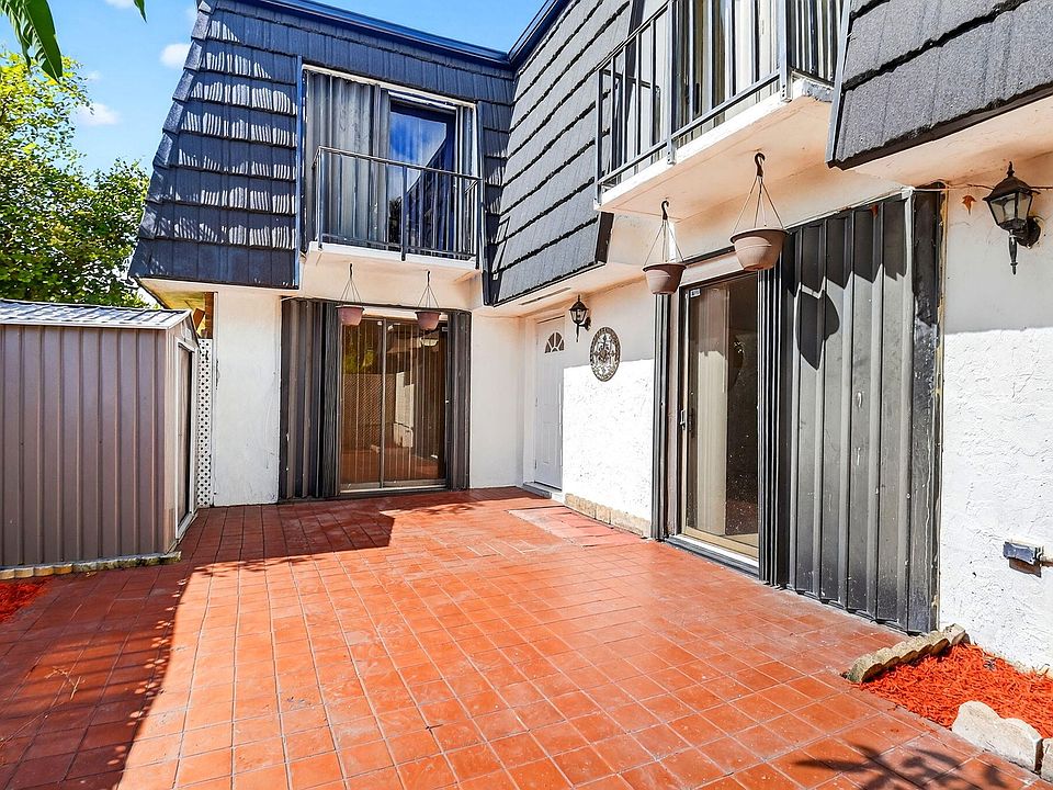 1st image of 136 Woodland Road