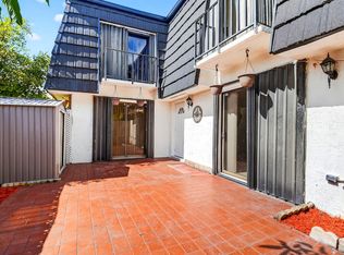 136 Woodland Rd, Palm Springs, FL 33461