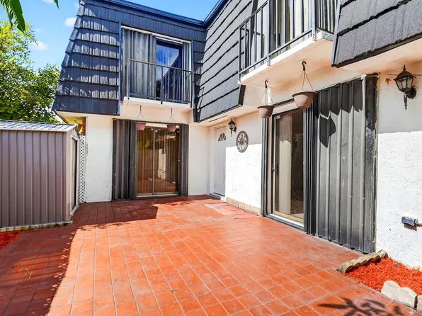 136 Woodland Road, Palm Springs, FL 33461