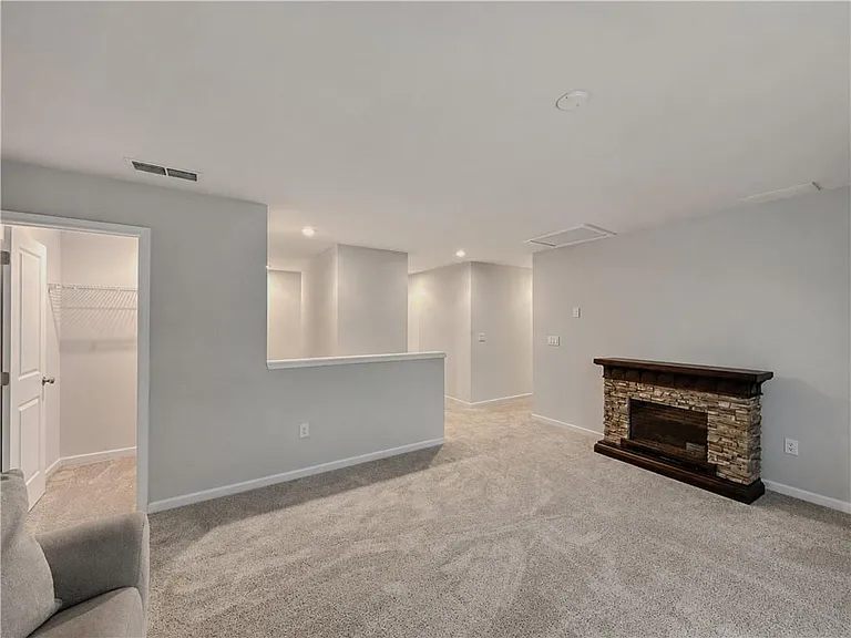 45 Woodford Dr — Photo 17