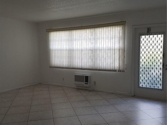 3rd image of 131 Ventnor I #131