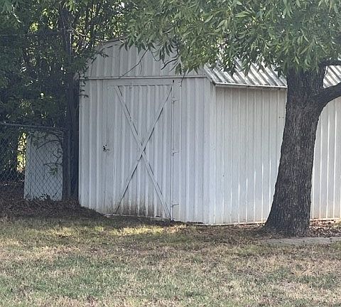 4th image of 611 S 1st Ave