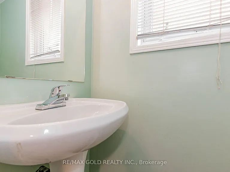 34 White Tail Cres — Photo 12