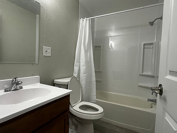 3rd image of 2641 Maxine Ave NE