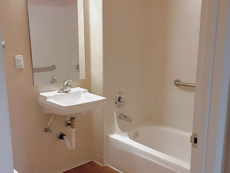 McKinney Manor — Photo 9