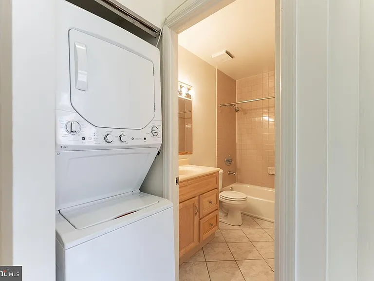 2020 Walnut St #2032 — Photo 16