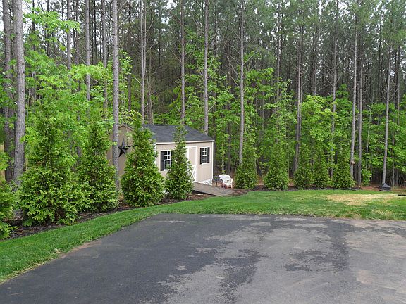 3rd image of 416 Country Creek Way