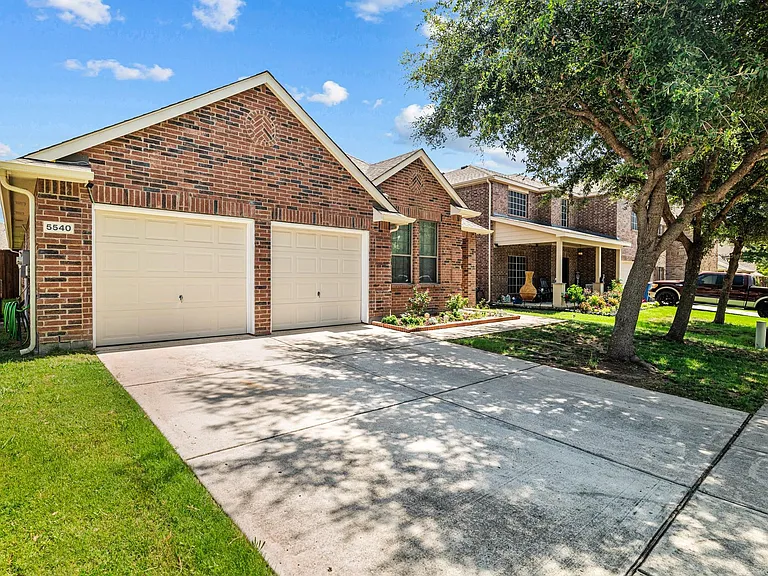 5540 Crestwood Dr — Photo 1