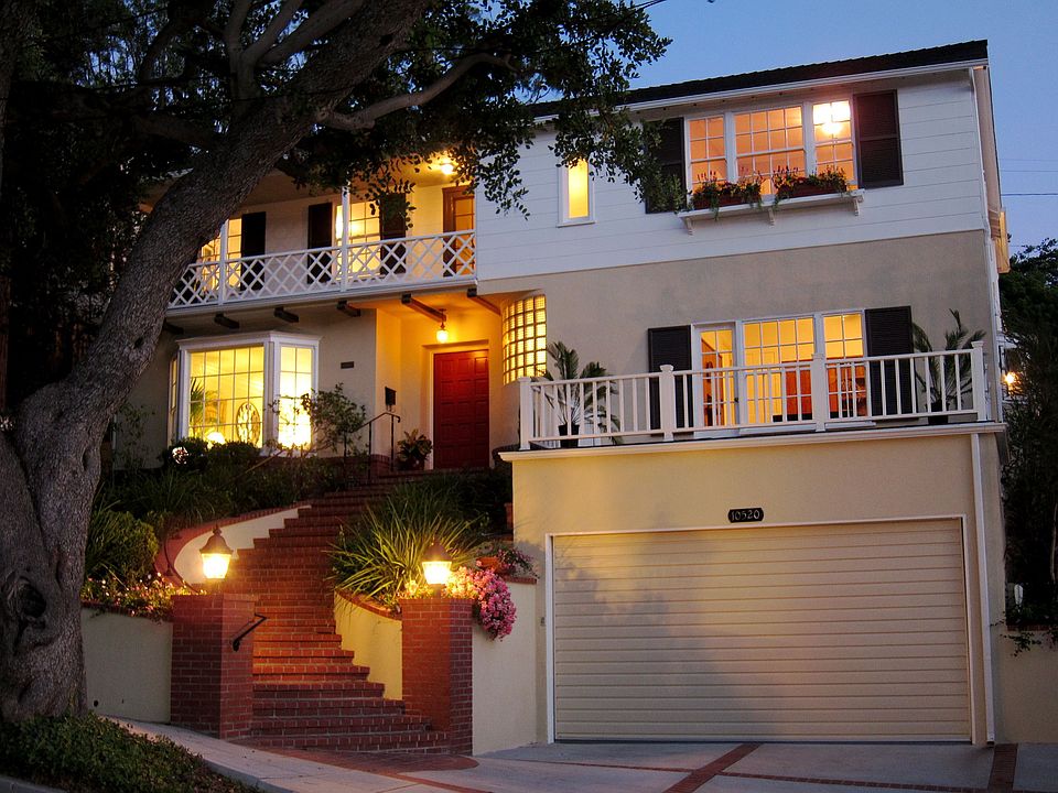 2-story Monterey Colonial