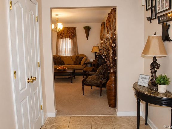 4th image of 12853 Brookville Boulevard