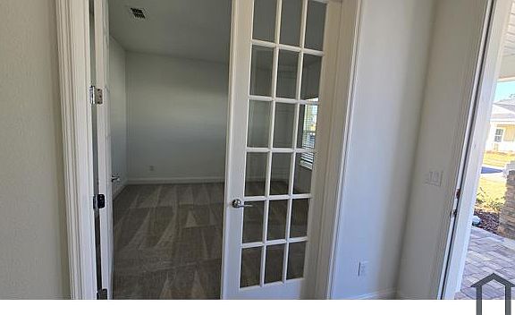 4th image of 596 Superior Blvd