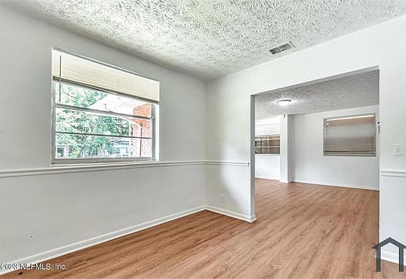 3rd image of 1359 W 31st St #1