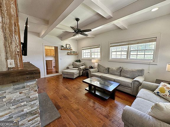 4th image of 450 Gordon Cir