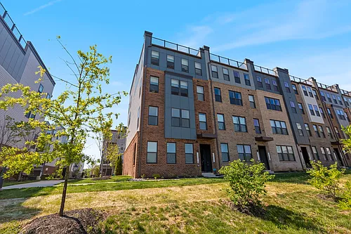44504 Wolfhound Sq Photo 1