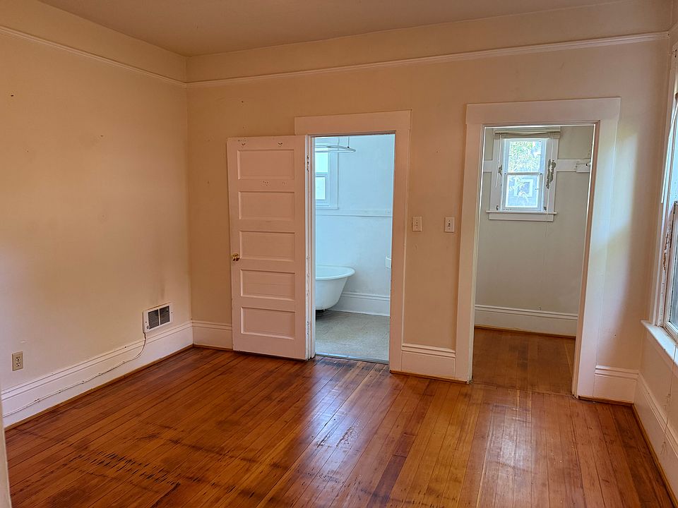 Bedroom, Full-Bath, Walk-in Closet