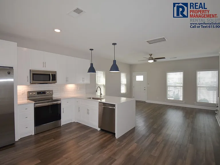 555 Gresham Ln #E4 — Photo 3