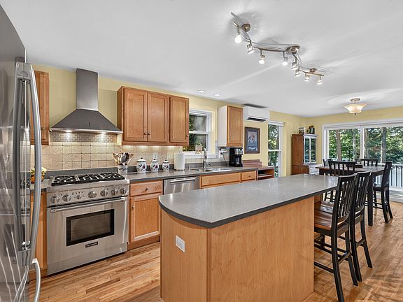 4th image of 44 Helenfield Drive