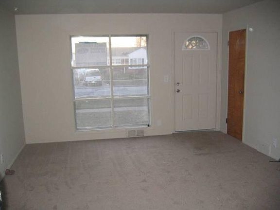 4th image of 28202 Groveland St
